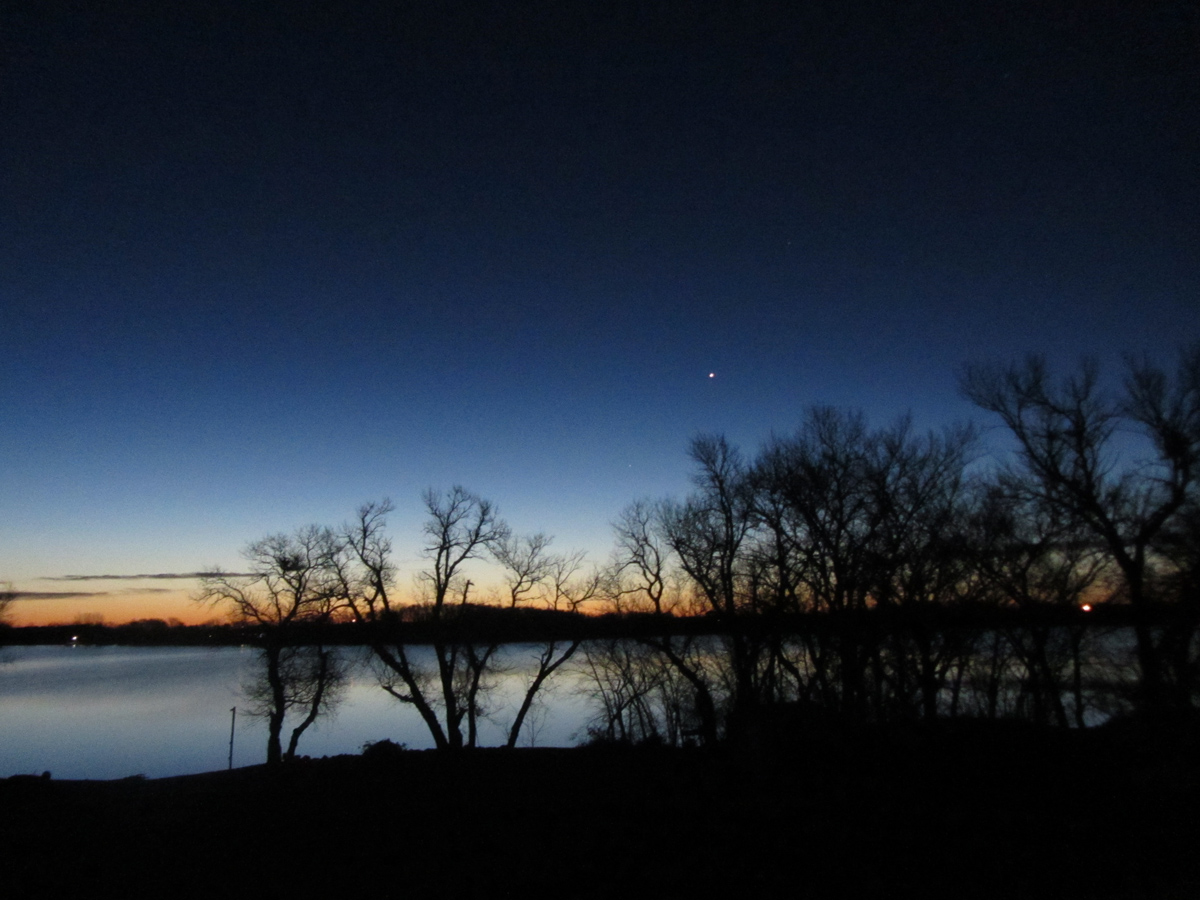 Venus and the Moon to Put On Early Morning Sky Show Tuesday